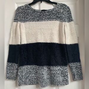 VENUS XS Black & White Sweater